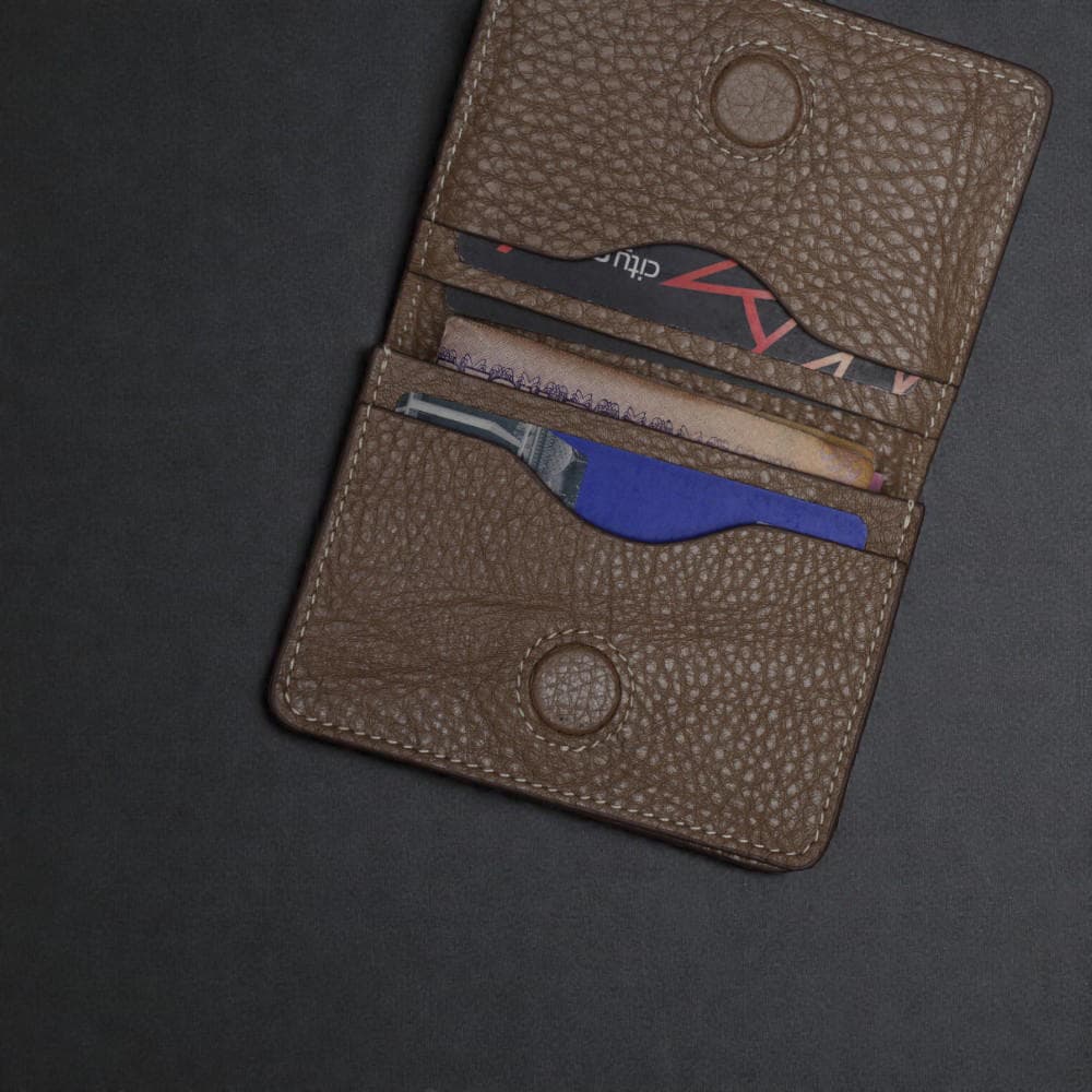 Zays Premium Leather Magnetic Card Holder - Slim and Eco-Friendly Mini Wallet for Unisex - Handmade Secure Compact and Stylish Design (ZCW117-Dark Cream)